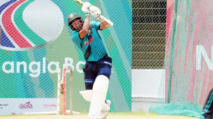 সাদা বলের ঝলকে লাল বলের দলে এনামুল, আদর্শ নয় বলছেন কোচ সিমন্স