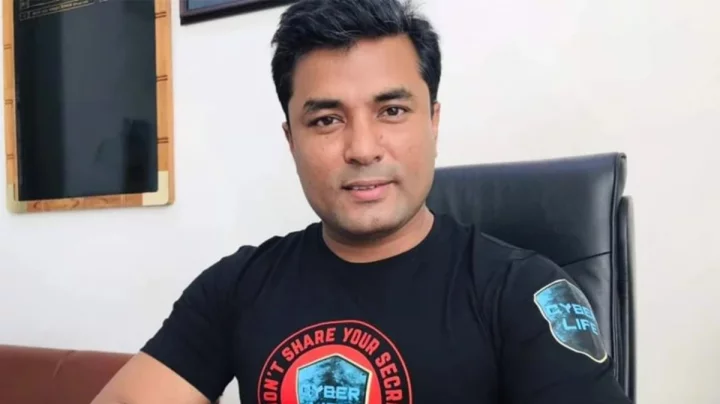 হত্যাচেষ্টা ও চাঁদাবাজির অভিযোগে সাবেক গোয়েন্দা কর্মকর্তা নাজমুলের বিরুদ্ধে গ্রেপ্তারি পরোয়ানা