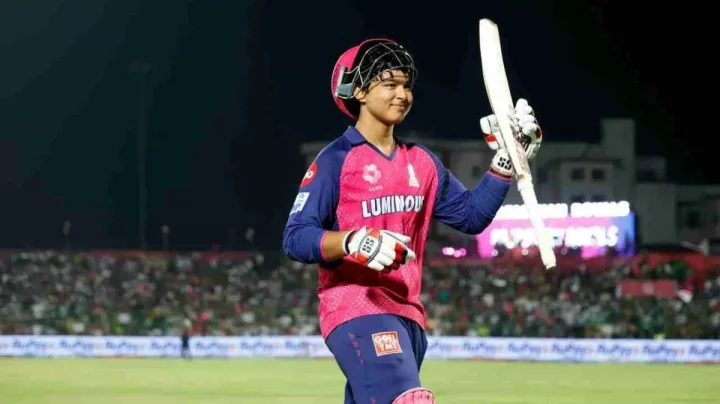 সূর্যবংশী বৈভবের ঝড়ো সেঞ্চুরিতে আইপিএল রেকর্ড