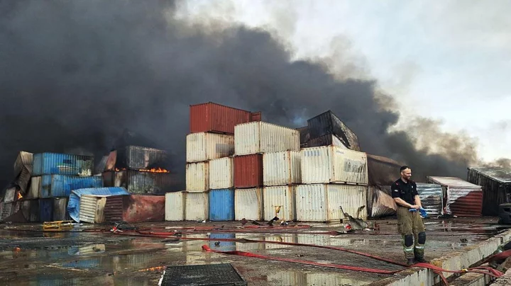 ইরানে বাণিজ্যিক বন্দরে বিস্ফোরণ: স্বরাষ্ট্রমন্ত্রী অবহেলাকে দায়ী করেছেন