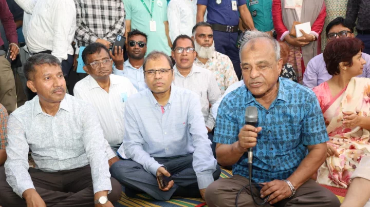 বোরো ধানের ফলন সন্তোষজনক, কাটা সময়মতো সম্পন্ন হবে: কৃষি ও স্বরাষ্ট্র উপদেষ্টা