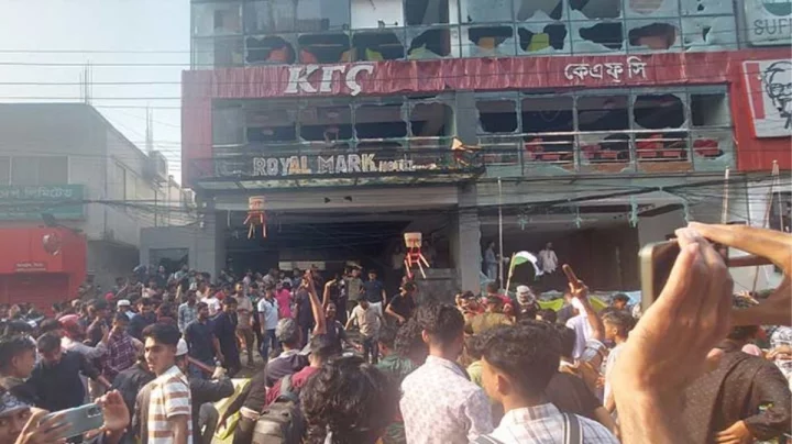সিলেটে ইসরায়েলি হামলার প্রতিবাদে বিক্ষোভ, ভাঙচুর ও লুটপাটে অভিযুক্তদের গ্রেপ্তারের নির্দেশ