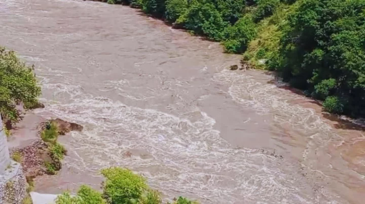 ভারতের ঝিলাম নদীর পানি ছাড়ায় পাকিস্তানের কাশ্মীরে বন্যা