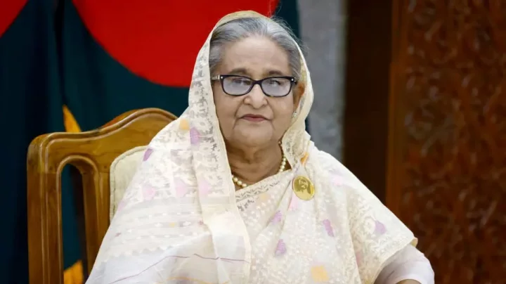 বিদেশে অবস্থানরত শেখ হাসিনা ও সাবেক মন্ত্রীদের ফিরিয়ে আনতে রেড অ্যালার্টের উদ্যোগ দুদকের