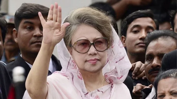 খালেদা জিয়া আগামী রোববার দেশে ফিরতে পারেন, তবে এয়ার অ্যাম্বুলেন্স নিশ্চিত নয়