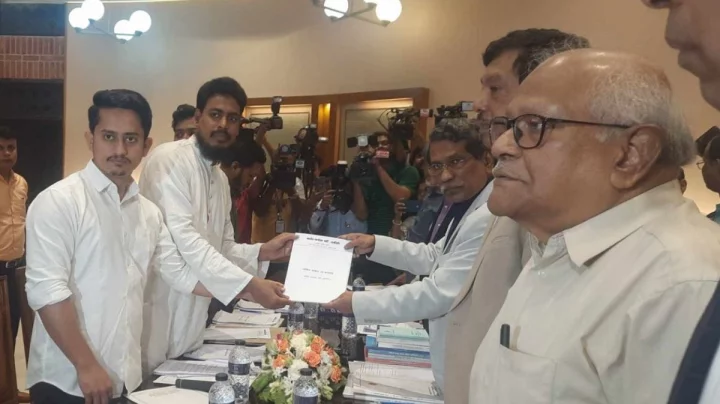এনসিপি রাষ্ট্রের মৌলিক সংস্কারের প্রস্তাব জাতীয় ঐকমত্য কমিশনকে হস্তান্তর করেছে