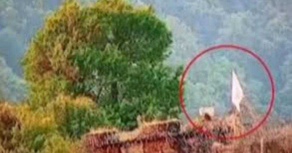 ভারত-পাকিস্তান উত্তেজনা: সাদা পতাকা উত্তোলন এবং যুদ্ধ পরিস্থিতির ঘনীভূত হওয়া