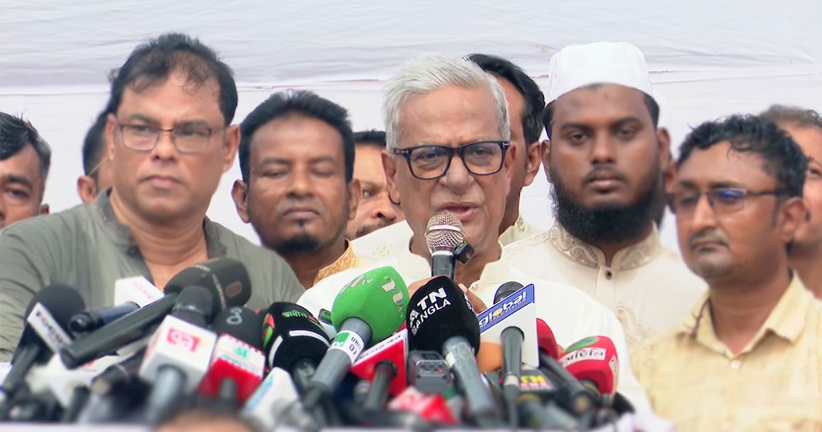 “আপনি ব্যক্তি ইউনূস নন, বাংলাদেশের ১৮ কোটির ড. ইউনূস”: প্রধান উপদেষ্টাকে উদ্দেশ করে বিএনপি নেতা ফারুক