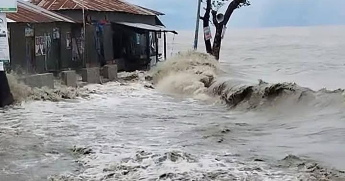 উপকূল অতিক্রম করছে গভীর নিম্নচাপ, ৩ নম্বর সতর্ক সংকেত বহাল