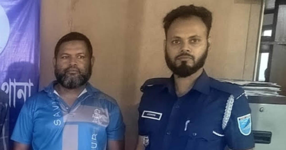 নারায়ণগঞ্জের আড়াইহাজার পৌরসভার কাউন্সিলর মনির হোসেন গ্রেপ্তার