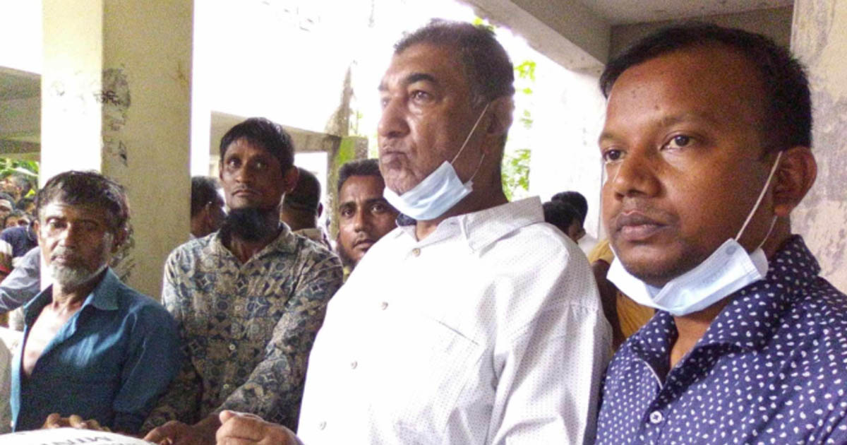 ভোলার বড়মানিকা ইউনিয়নে ভিজিএফের আওতায় জেলেদের মাঝে চাল বিতরণ