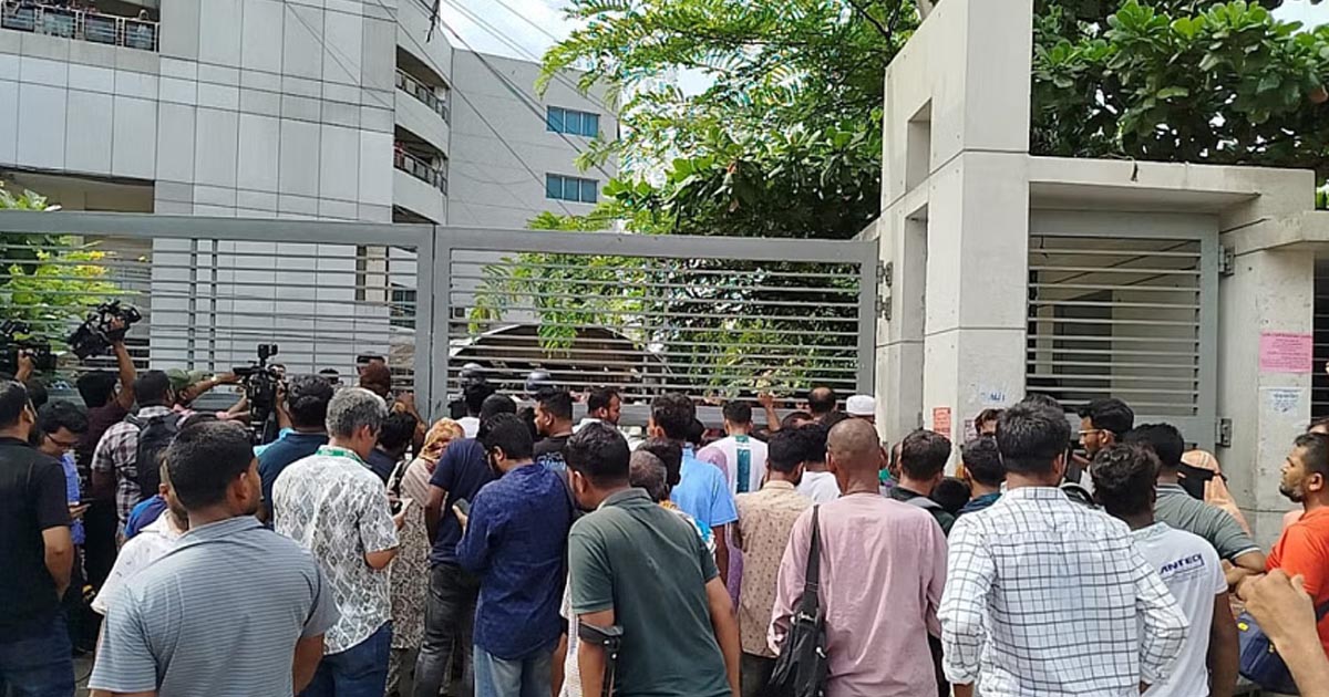 জাতীয় চক্ষু হাসপাতালে সংঘর্ষ ও আতঙ্ক: চিকিৎসাসেবা বন্ধ, দখলে জুলাই আহতরা