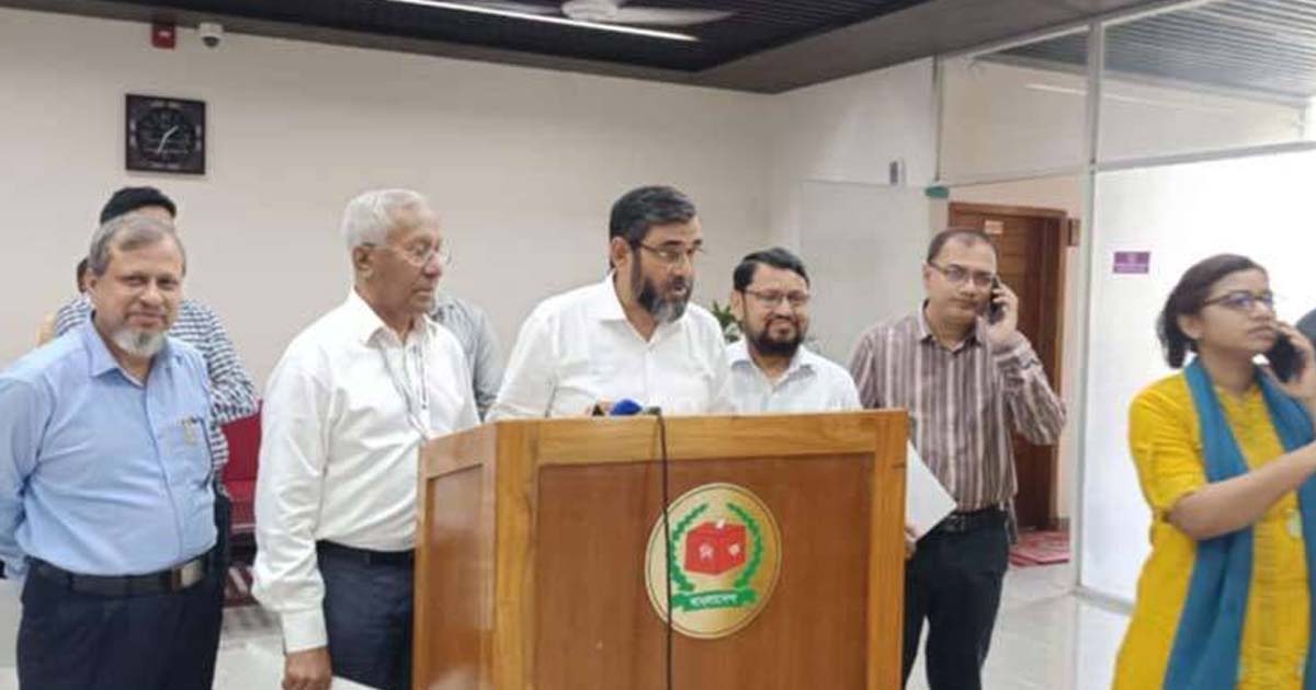 রাজনৈতিক কর্মকাণ্ড নিয়ে মন্তব্য নয়, নির্বাচন আয়োজনই দায়িত্ব: ইসি সানাউল্লাহ