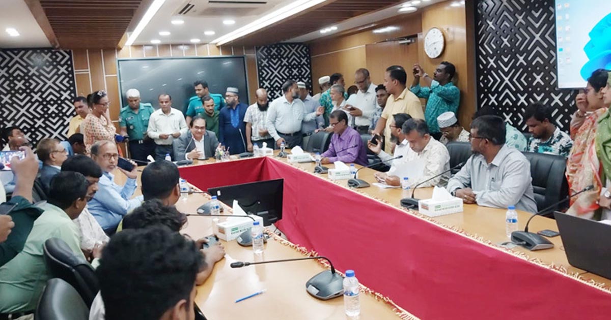 সরকারি চাকরি অধ্যাদেশ বাতিলের দাবিতে সচিবালয়ে কর্মচারীদের সঙ্গে বৈঠকে সরকার