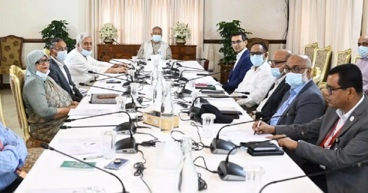 সব সরকারি ভবনের ছাদে সোলার প্যানেল স্থাপনের নির্দেশ প্রধান উপদেষ্টার