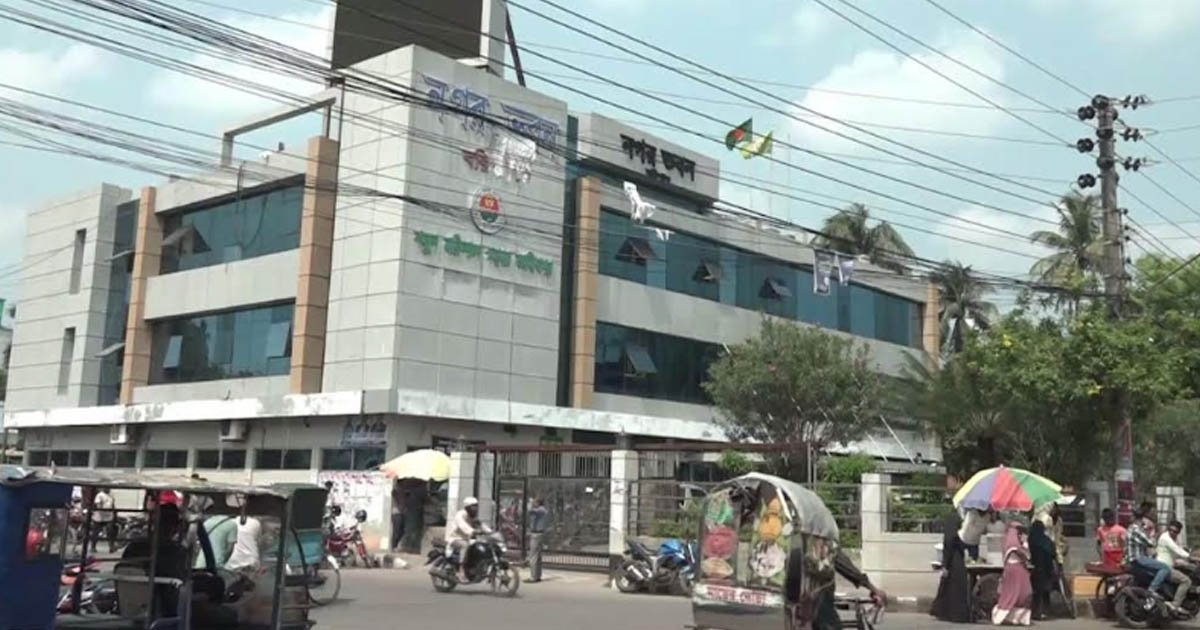 বরিশালে ঈদের প্রথম দিনেই কোরবানির বর্জ্য অপসারণে নিরলস কার্যক্রম