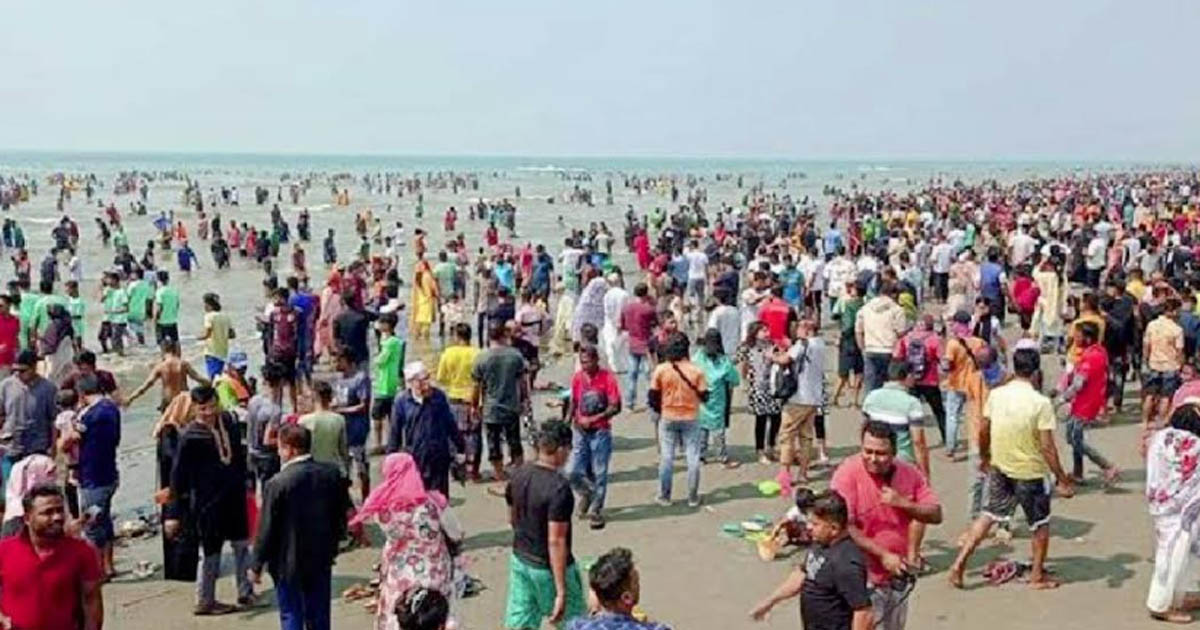 ঈদে কক্সবাজারে পর্যটকের ঢল, জমে উঠেছে আনন্দ আর ব্যবসা