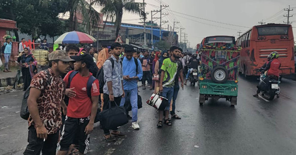 ঈদে ঘরমুখো মানুষের ঢল, চন্দ্রায় তীব্র যানজট ও পরিবহন সংকট, দুর্ভোগে শ্রমিকরা