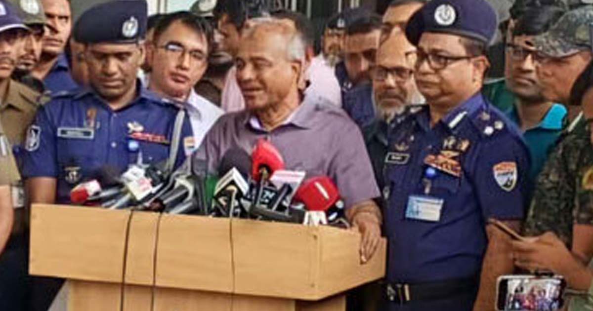 ট্রেনের টিকিট কালোবাজারি হয়নি, যাত্রীরা নির্বিঘ্নে যাতায়াত করবেন: স্বরাষ্ট্র উপদেষ্টা