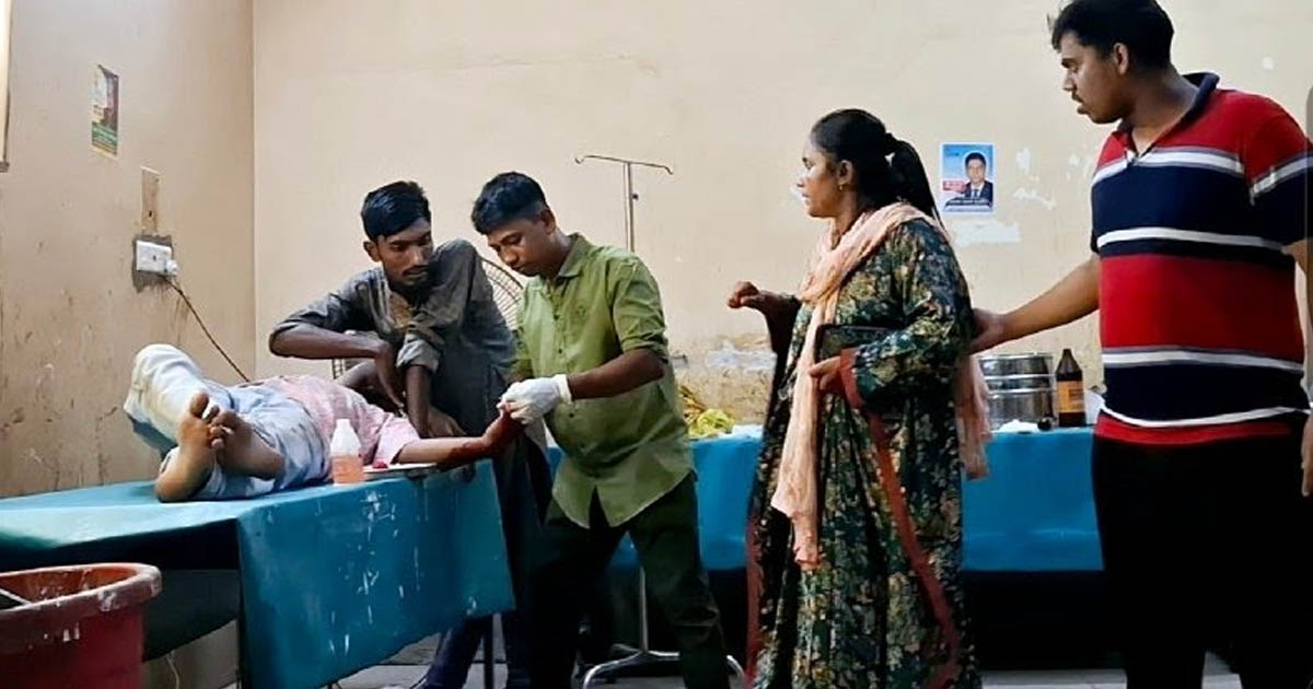 ময়মনসিংহ মেডিক্যালে প্রতারকের হাতে রোগীর সেলাই, হাতেনাতে আটক