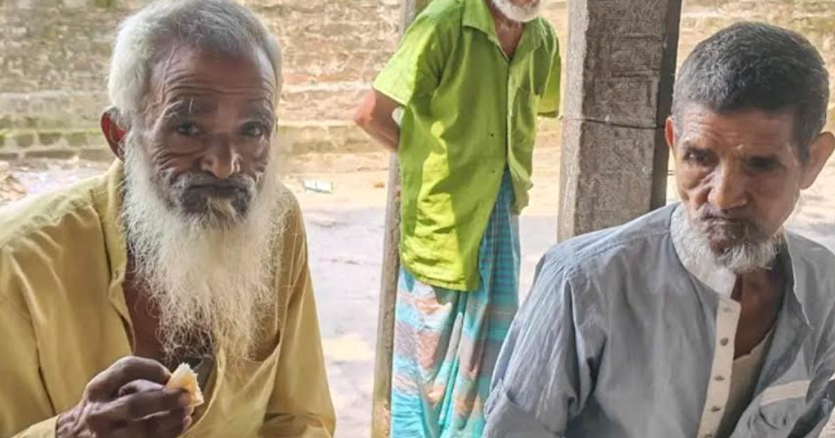 লালমনিরহাট পাটগ্রাম রেলস্টেশনে দুই ভারতীয় বৃদ্ধ নাগরিকের সন্ধান