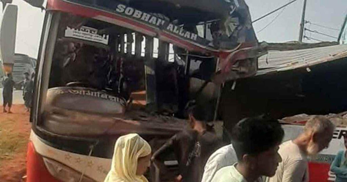 ময়মনসিংহে বাস-মসজিদে ধাক্কা: বাবা-ছেলের করুণ মৃত্যু, আহত ১২