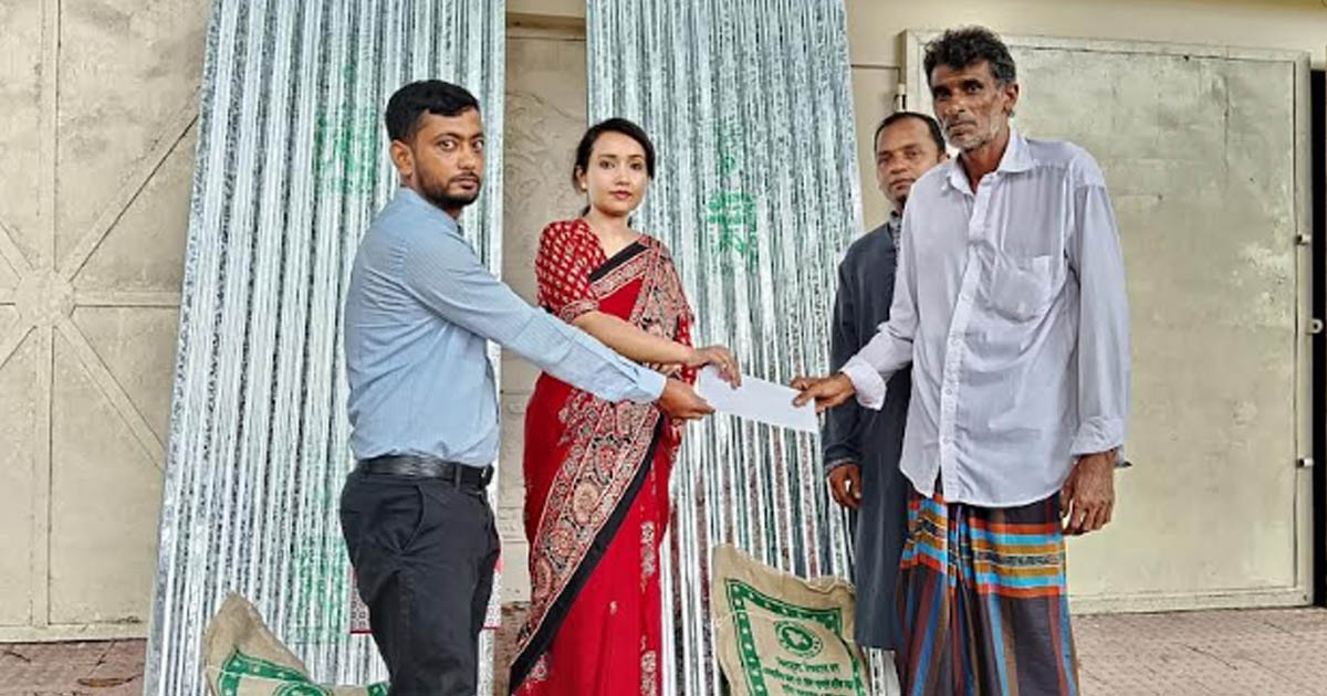 পাবনার ভাঙ্গুড়ার খানমরিচে অগ্নিকাণ্ডে ক্ষতিগ্রস্ত পরিবারের মাঝে ত্রাণসামগ্রী বিতরণ