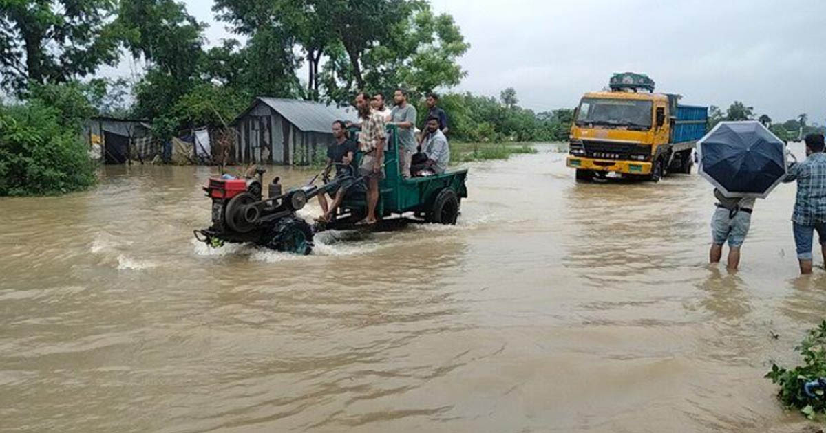ফেনীতে টানা বৃষ্টিপাত ও পাহাড়ি ঢলে ভয়াবহ বন্যা, লাখো মানুষ পানিবন্দি