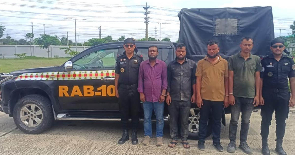 নগরকান্দায় ভুয়া র্যাব সদস্যদের আটক করতে গিয়ে ভুল বোঝাবুঝিতে আসল র্যাব সদস্যরাও আক্রান্ত