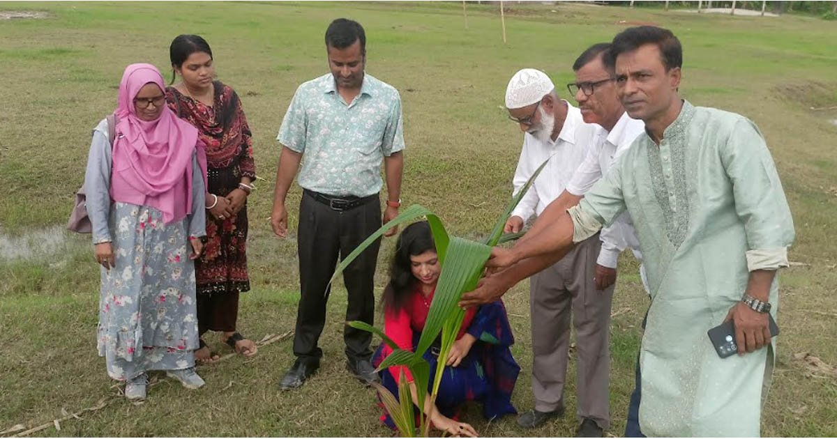 মাগুরার মহম্মদপুরে পরিবেশ রক্ষায় ফল ও ফুলের গাছ রোপণ কর্মসূচি