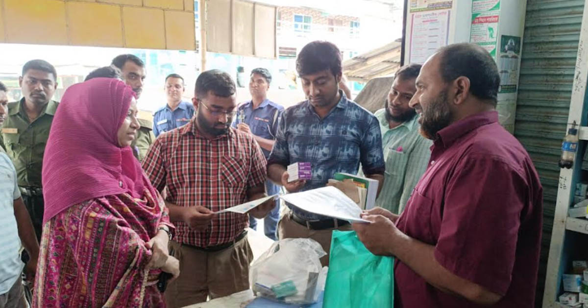 ঝিনাইদহের মহেশপুরে ভ্রাম্যমাণ আদালতের অভিযানে ফার্মেসি ও ভুয়া চিকিৎসককে জরিমানা