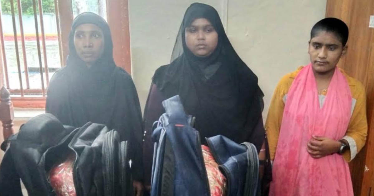 বগুড়ার সান্তাহার রেল স্টেশনে ১০ কেজি গাঁজাসহ তিন নারী গ্রেপ্তার